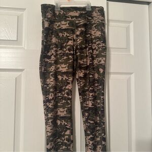 Women ' Digi Camo Performance Leggings - Green